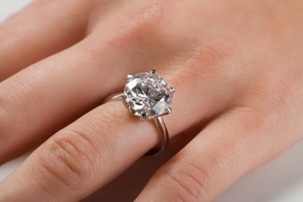 Porque se coloca el anillo matrimonial en el cuarto dedo
