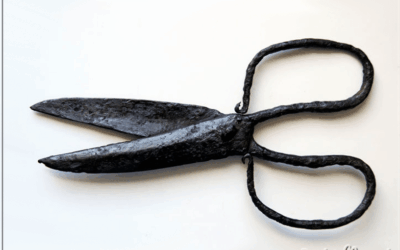 Ancestral secreto de la tijera abierta bajo el colchón